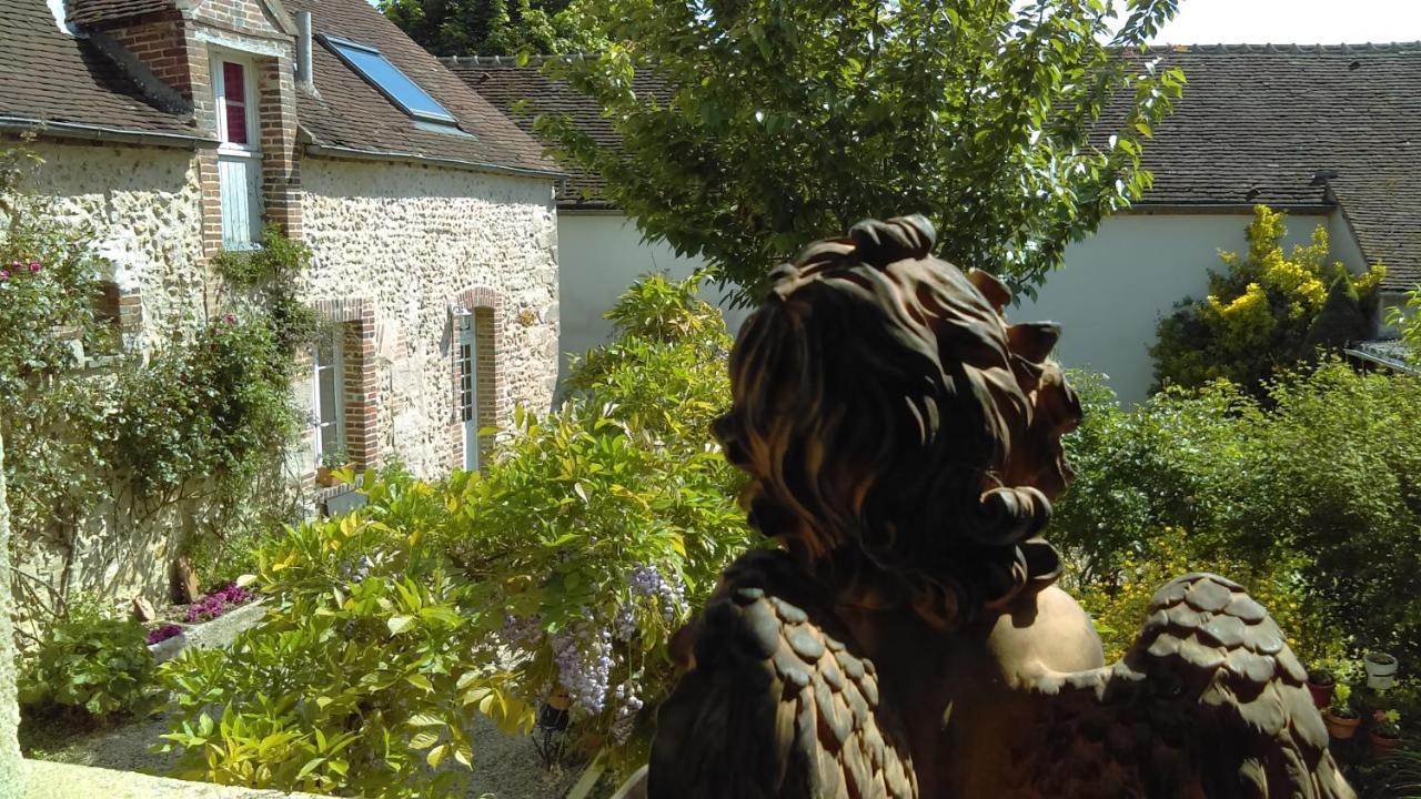 Les 3 Roses Bed and Breakfast Villeneuve-sur-Yonne Exteriör bild