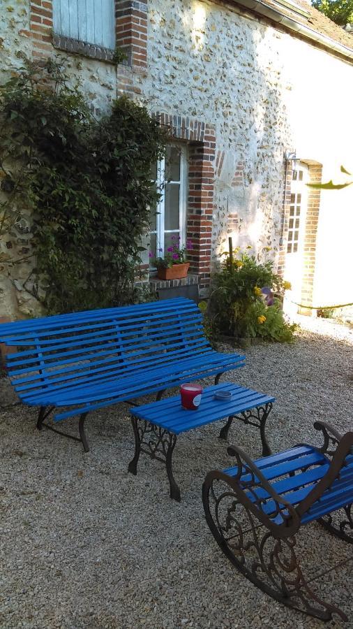 Les 3 Roses Bed and Breakfast Villeneuve-sur-Yonne Exteriör bild