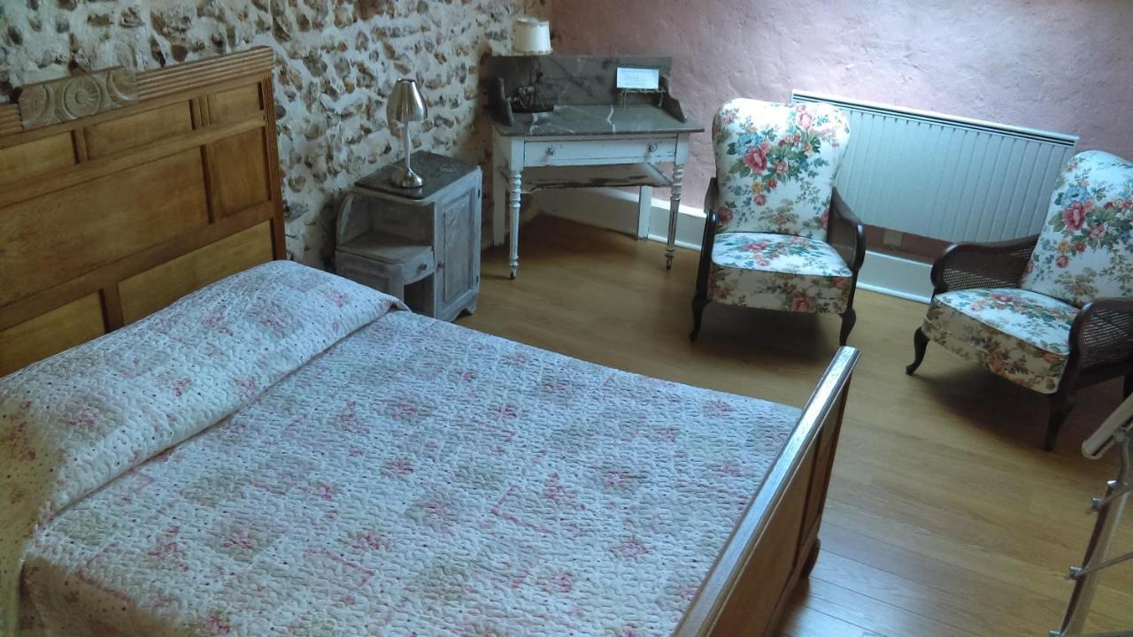 Les 3 Roses Bed and Breakfast Villeneuve-sur-Yonne Exteriör bild